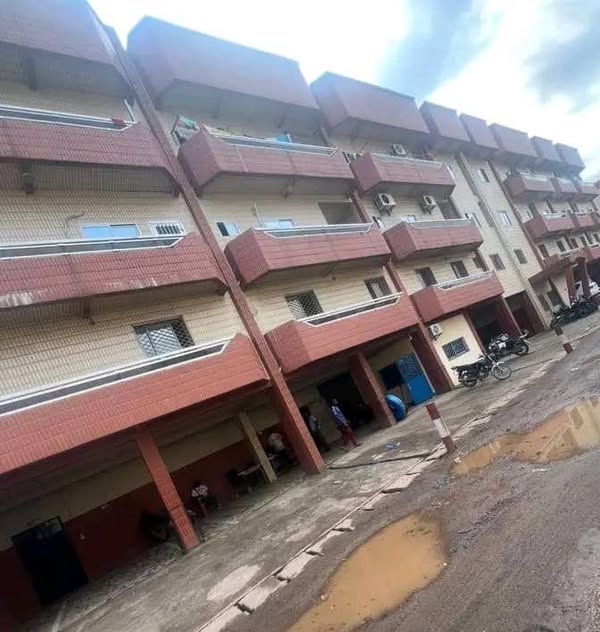 IMMEUBLE R3 A VENDRE, Akwa ( hôpital bingo)
