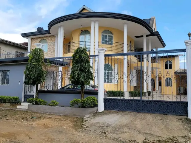 Duplex a vendre, Kotto